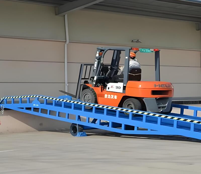 灌南移动式卸货平台（叉车用）
